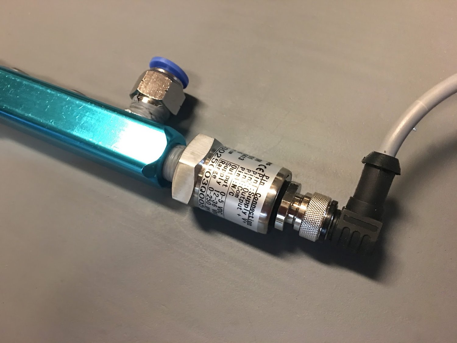 Pressure transducer mounted to manifold